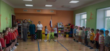 Поднятия флага Российской Федерации и исполнения гимна. Поднятия флага Российской Федерации и исполнения гимна.